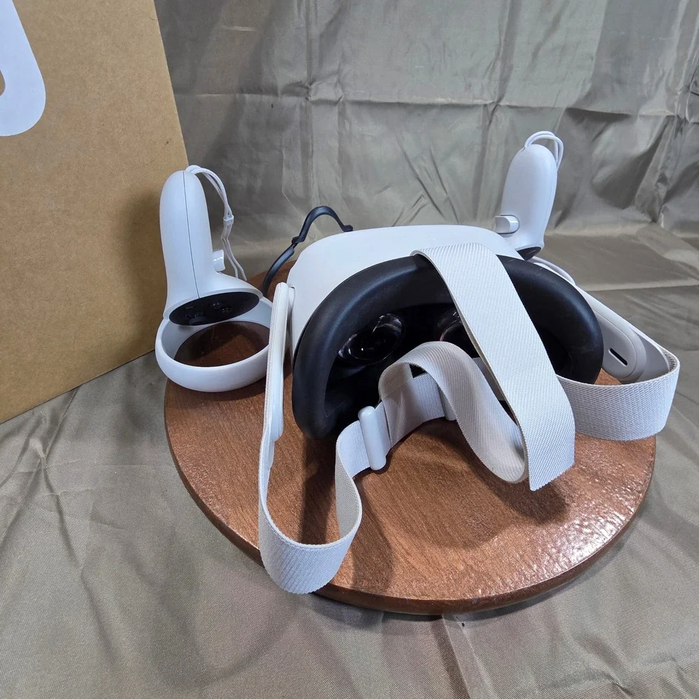 Oculus Quest 2 All-In-One VR Headset 128GB White with Controllers and Charger